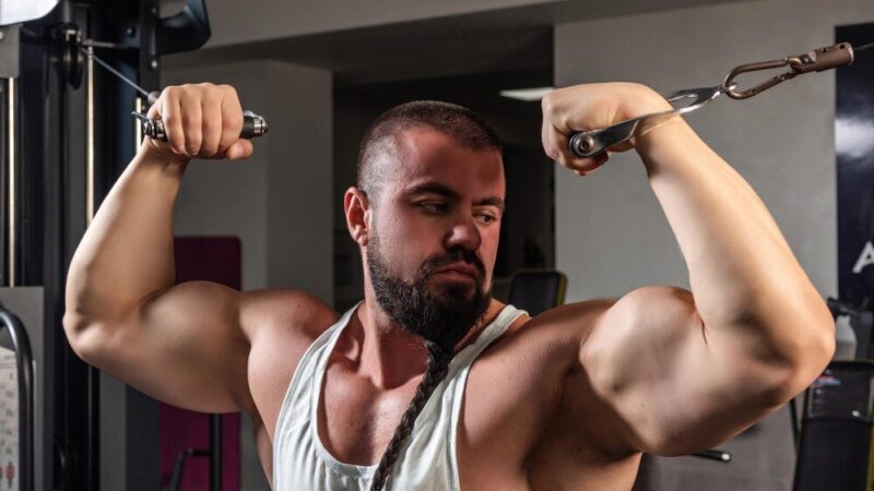 Efektywny trening bicepsów: jakie ćwiczenia wybrać na siłowni