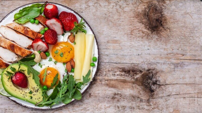 Pomysły na białkowo tłuszczowe śniadania dla aktywnych